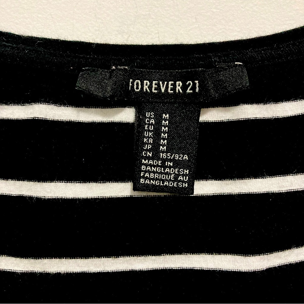 Forever 21 Women’s Short Sleeves White & Black Striped Top - Picture 3 of 6